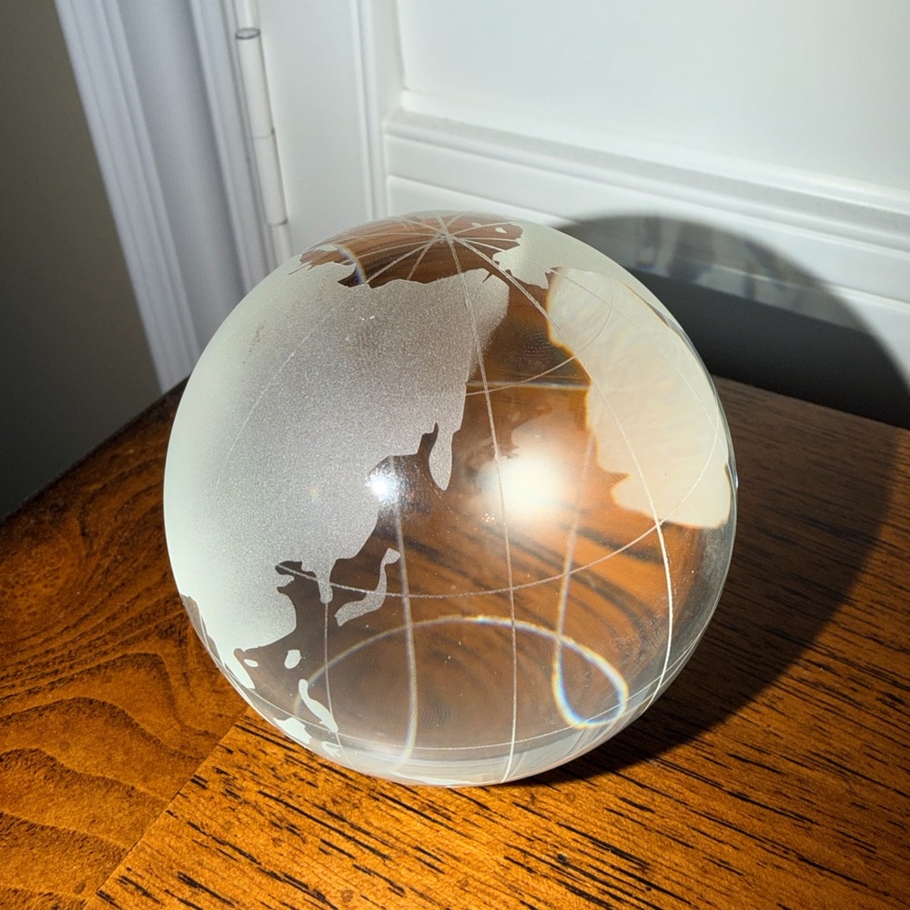 OLEG CASSINI Clear Crystal Globe Glass Round Paper Weight Decorative Art